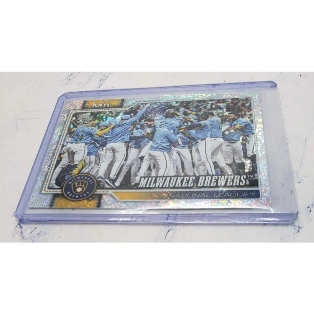 2026 Topps Series 1 Milwaukee Brewers Sand Glitter Team Card #107